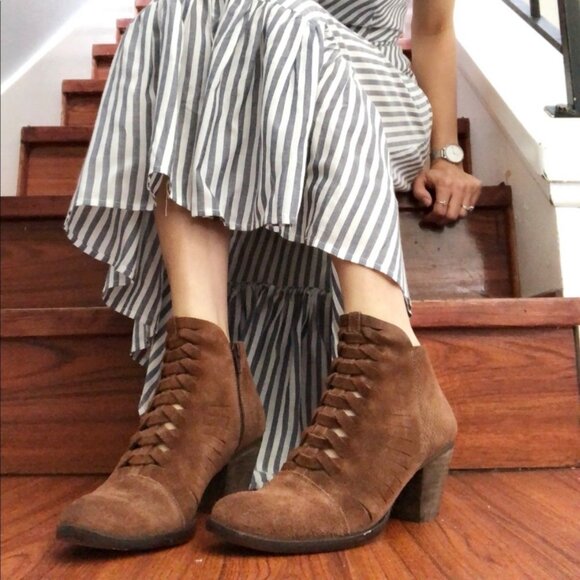 Free People Loveland Ankle Boot in Brown Suede Snake Embossed Boho Size 39 US 9 - Picture 1 of 12
